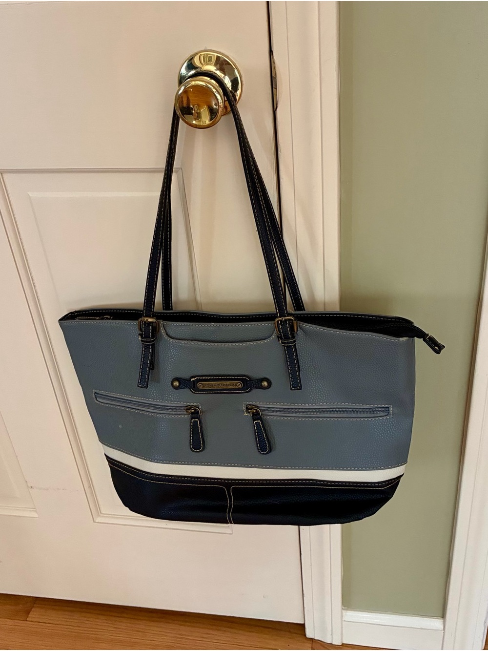 Stone Mountain Accessories Two-Tone Gray and Black Shoulder Tote with White Trim